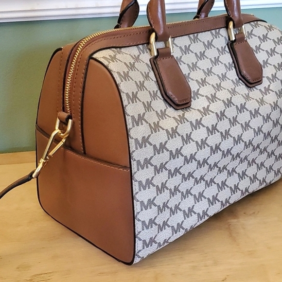 Michael Kors New York Patches Mercer Duffle Designer purse handbag MK NY Special - Picture 4 of 9